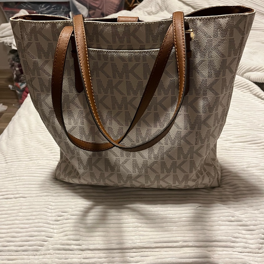 A Michael kors